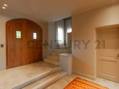 Casa 8 ambientes con 3 baños