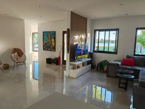Casa en Venta - 3 Ambientes en Santa Isabel