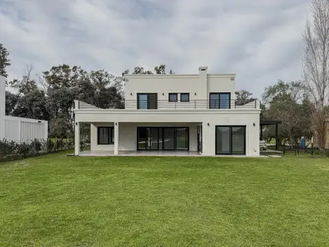 Venta Casa a estrenar de 4 ambientes sobre lote de 1200m2, Medal Country Club, Pilar.