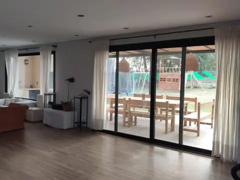 Casa en Alquiler Temporal con 1 cochera