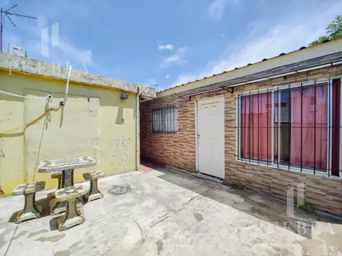 Casa 6 ambientes con 2 baños