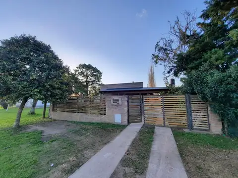 Casa en Venta EN PUEBLO ESTHER de 2 dormitorios, cochera, jardín, 2 baños!!!