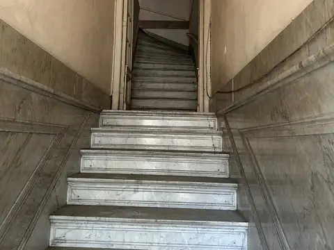 Avenida Rivadavia 9000, Piso 1
