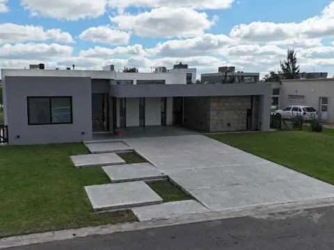 VENTA CASA 5 AMBIENTES BARRIO LA ALAMEDA  ESTRENAR