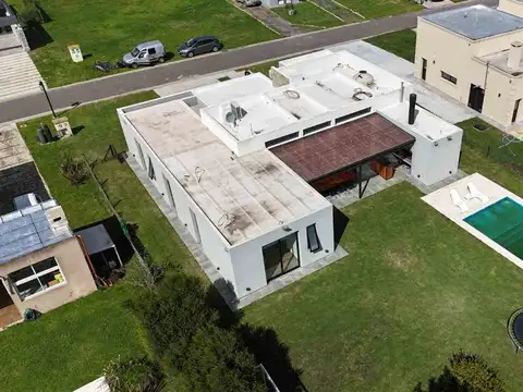 VENTA CASA 5 AMBIENTES BARRIO LA ALAMEDA  ESTRENAR