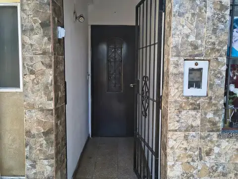 Departamento en planta alta con ingreso independiente