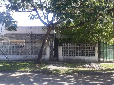 ALQUILER - CASA 3 AMB.- TERRAZA - PATIO