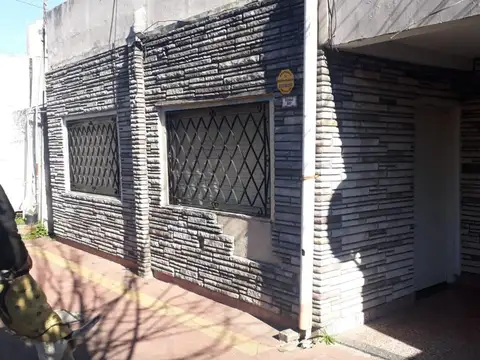 Casa en Alquiler en El Palomar, $ 700.000