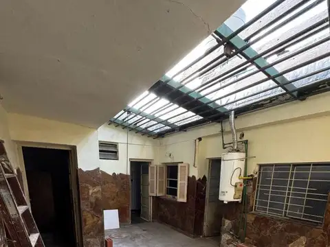 Venta casa a reciclar de 3 dormitorios, patio y terraza  barrio Industrial, Rosario