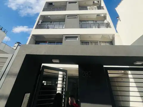 EXCELENTE MONOAMBIENTE CON COCHERA EN VENTA