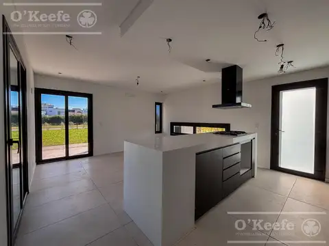 CASA DE CATEGORIA EN VENTA GREENVILLE HUDSON A ESTRENAR 4 AMBIENTES CON PISCINA