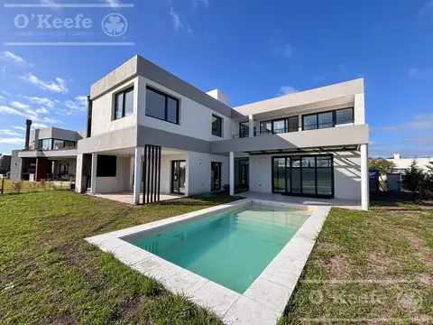 CASA DE CATEGORIA EN VENTA GREENVILLE HUDSON A ESTRENAR 4 AMBIENTES CON PISCINA
