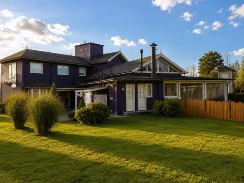 Casa en Venta con 5 cocheras