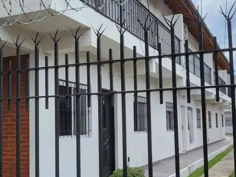 Complejo de Dúplex en venta - 12 Dormitorios 6 Baños - Cocheras - 450Mts2 - Esteban Echeverría