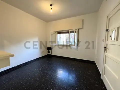 Casa 6 ambientes con 2 baños