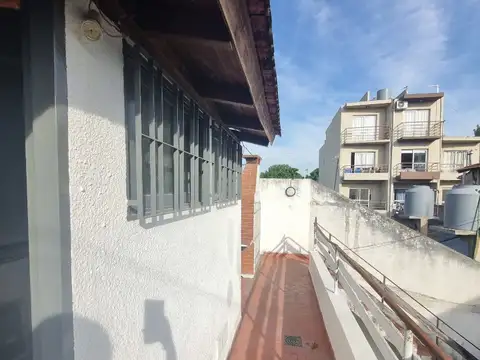 VENTA DEPTO DOS AMB A REFACCIONAR MERLO CENTRO 