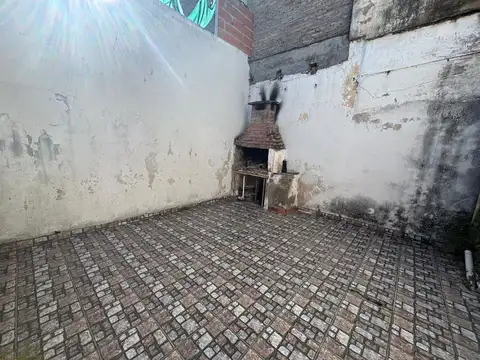 Casa 4 ambientes con 1 baño
