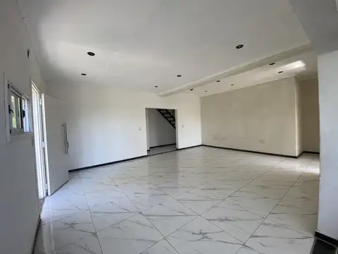 Depto Tipo Casa en Alquiler de 4 ambientes