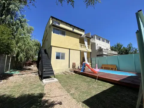 Departamento / Dúplex en Planta Alta al Frente con Balcones