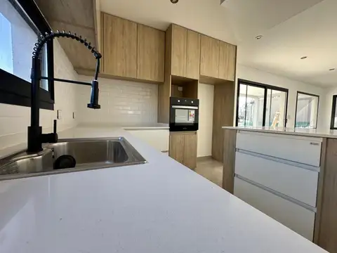 Departamento 5 ambientes con 3 baños