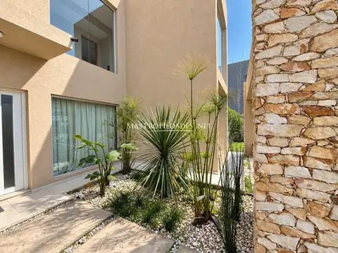 Casa en Alquiler de 3 dormitorios