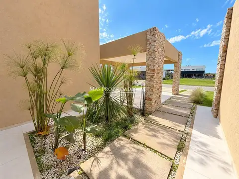 Casa en Alquiler en Lagos De Canning, USD 2.500
