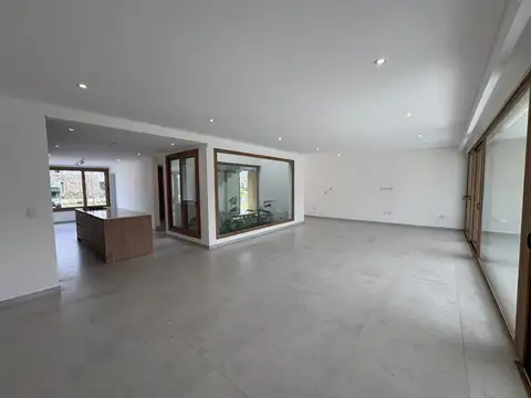Casa 5 ambientes con 5 baños