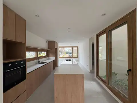Venta Casa a Estrenar 4 Suites Carpinchos Nordelta
