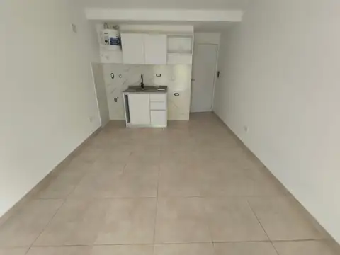 Alquiler monoambiente con balcón al frente