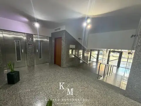 Departamento 2 ambientes c/ balcon a mts. de la Plaza San Martin