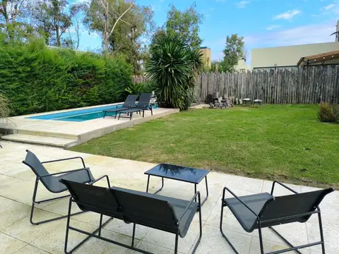 Casa en Alquiler en lote interno Barrio Privado Alvarez del Bosque