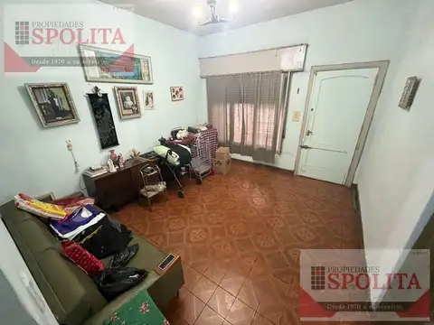 Casa 7 ambientes con 2 baños