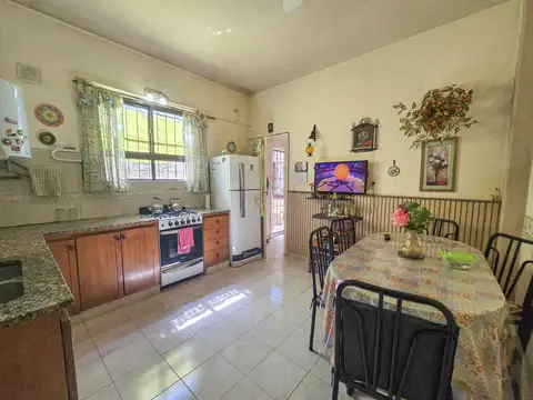 Casa 3 amb.+ Depto. 3 amb.+ garage y patio - Tierra del Fuego y Maipu