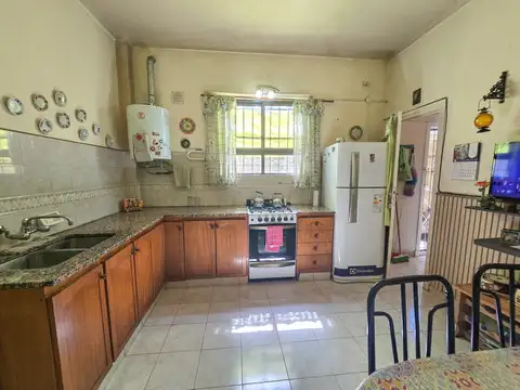 Casa 4 ambientes con 2 baños