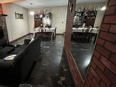 Casa 4 ambientes con 1 baño