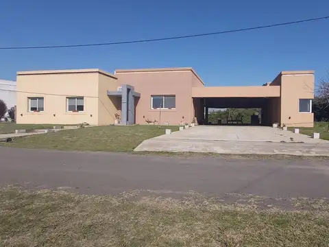 Casa en Venta con 3 cocheras