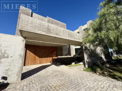 Casa en venta en San Sebastian Area 9