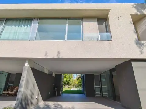 CASA DE DOS DORMITORIOS EN VENTA