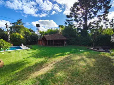 Casa en Venta con 4 cocheras