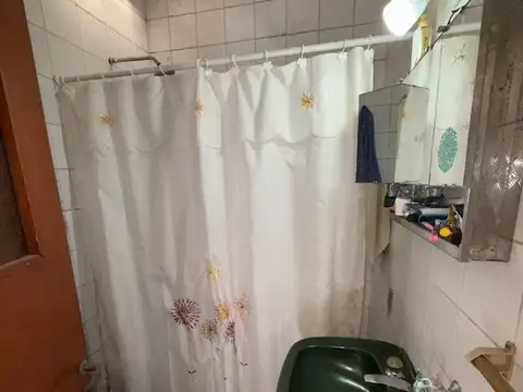 Casa 6 ambientes con 2 baños