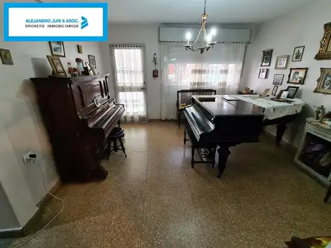 Depto Tipo Casa 5 ambientes con 2 baños