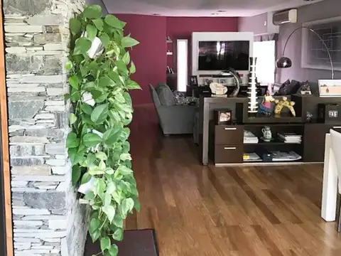 Casa en Venta con 4 cocheras