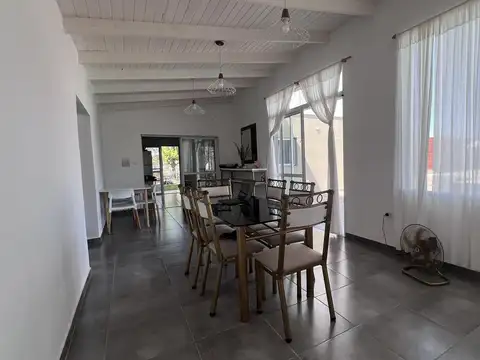 Casa 8 ambientes con 7 baños