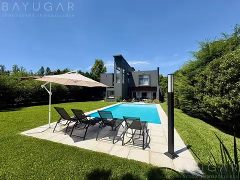 Venta - Casa Estilo Moderno en Barrio St Mathew's - Pilar