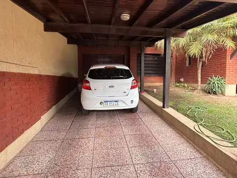 Casa en Venta en Barrio Hipico, USD 170.000