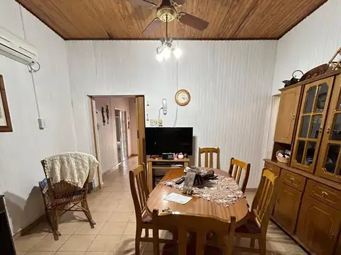 Casa 5 ambientes con 2 baños