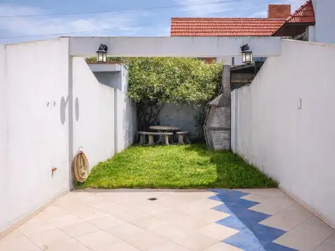 VENTA PH 3 AMB JARDIN Y COCHERA APTO CREDITO LANUS