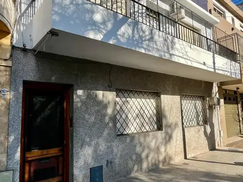 AMPLISIMA UNIDAD AL FRENTE CON BALCON Y TERRAZA ROPIA