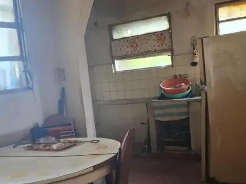 LOTE DE 10 X 20 CON VIVIENDA,  PRÓXIMA A AV. GRAL. PAZ