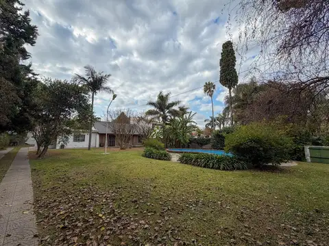 Quinta con pileta sobre Ruta 70 frente al Jockey Club